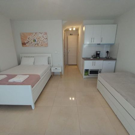 Elenis House Apartamento Néa Péramos Exterior foto