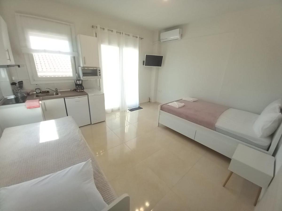 Elenis House Apartamento Néa Péramos Exterior foto