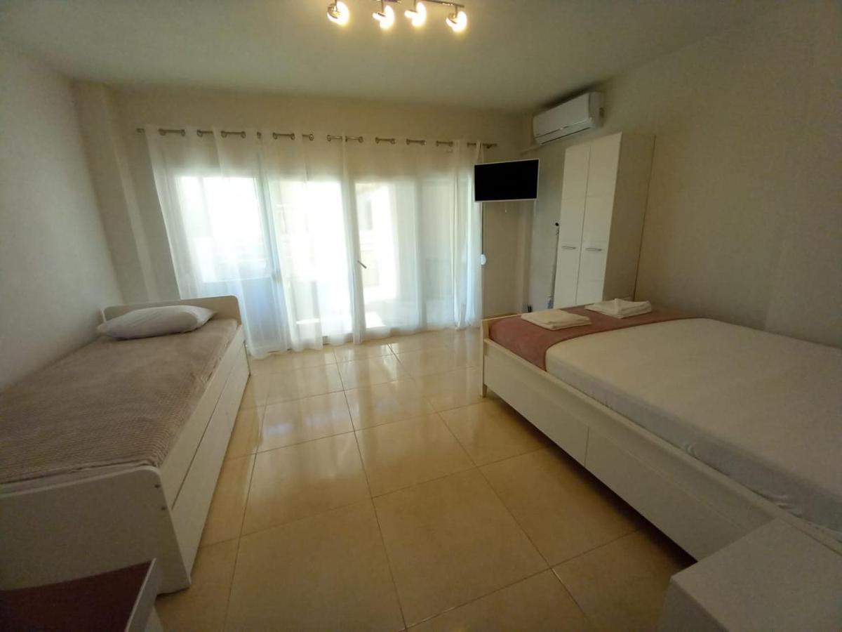 Elenis House Apartamento Néa Péramos Exterior foto